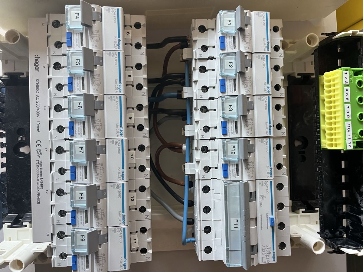 Hager Alimentation électrique: Elektro Verteiler  – D'occasion à Neerach par fuz_8d7l 7