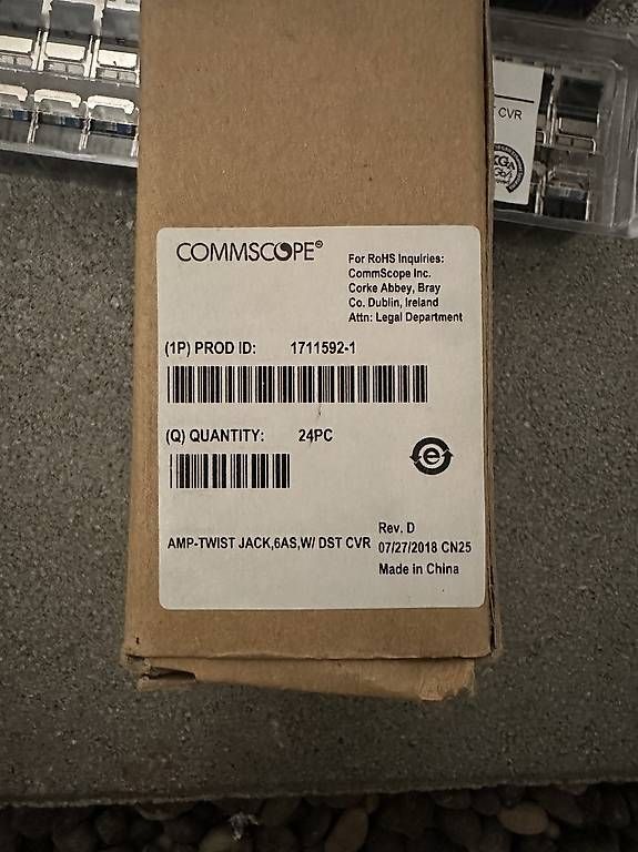 Alimentazione elettrica: Connecteur commscope cat.6A  – Usato da Renens venduto da lau_l6j6 1