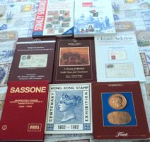 Gr. Schachtel mit Katalogen u. Literatur, Briefmarken, Münze