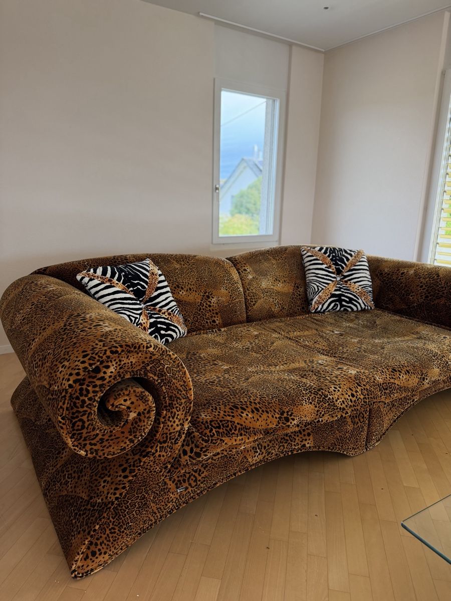Sofas: Bretz Mammut Wildcat Leopard Sofa mit Glastisch – Gebraucht aus Düdingen von It-scale 3