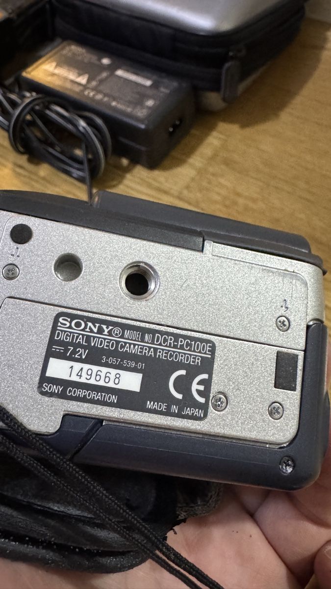 Sony Videocamere: Sony Handycam DCR-PC100E Camcorder  – Usato da Zürich venduto da beli_30 7