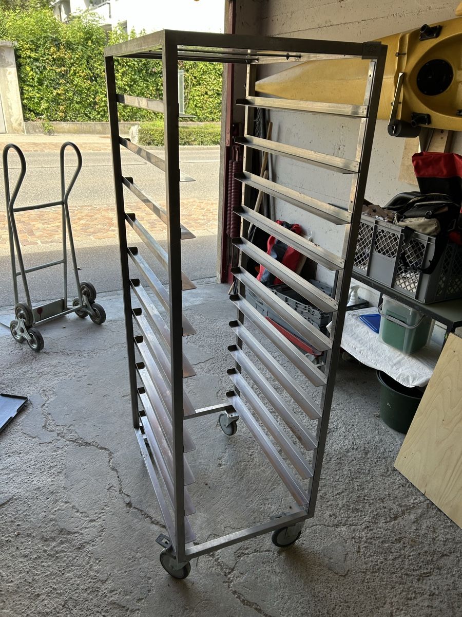 Scaffali: REGAL MIT ROLLEN BECKER GASTRO WERKSTATT – Usato da Bottmingen venduto da Surubi