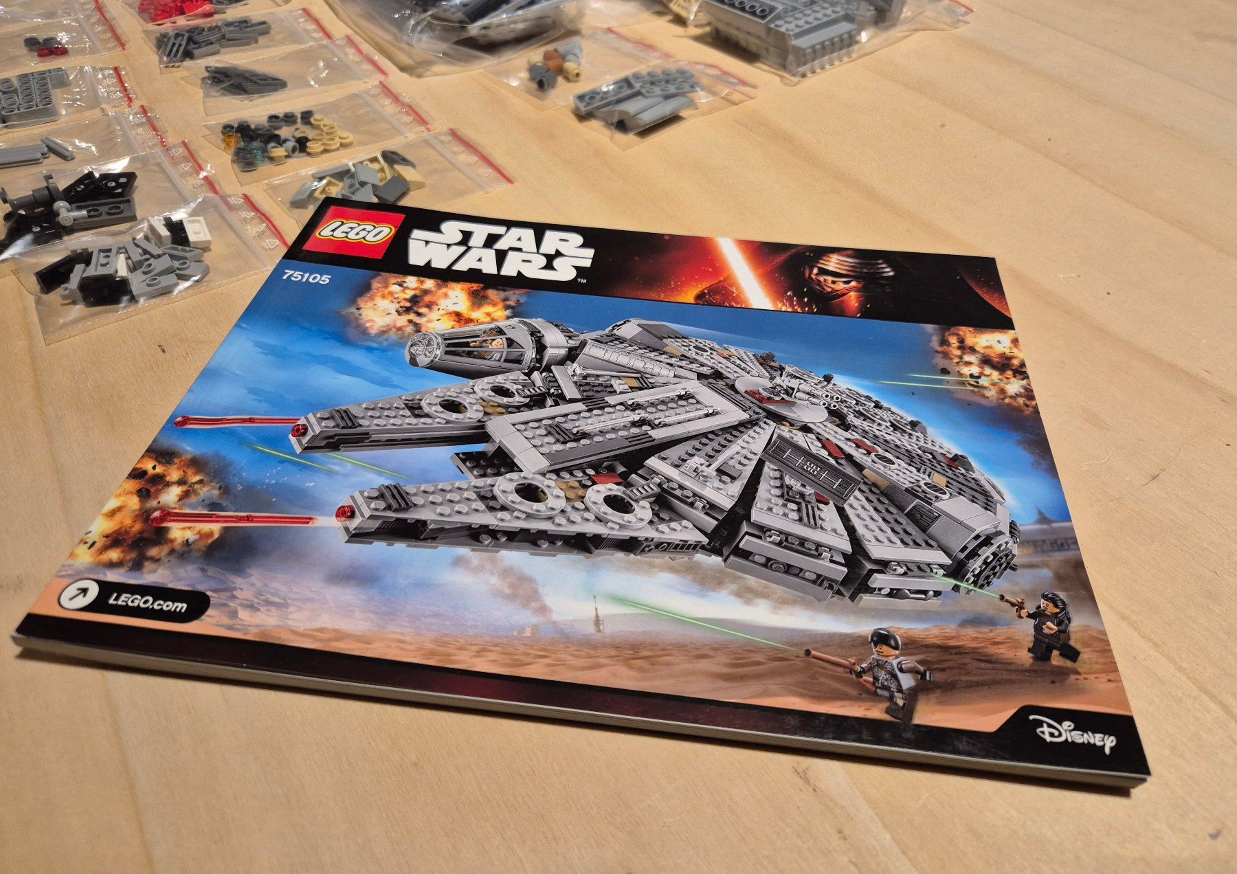 Lego Jouets: LEGO Set 75105 Millenium Falcon inkl. Minifiguren – D'occasion à Sargans par Gkohler0