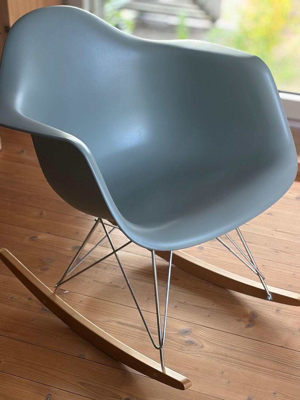 Sedie: Eames RAR Schaukelstuhl – Usato da Zürich venduto da lunakurier