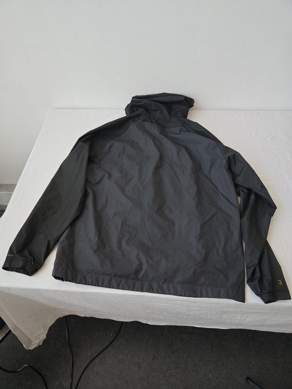 Decathlon Giacche: Schwarz-graue Decathlon Regenjacke, Gr. M – Usato da Zürich venduto da jan_dwt5 1