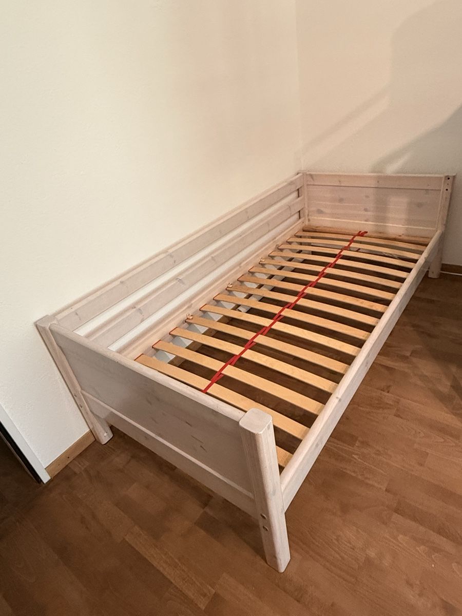 Flexa Betten: Kinderbett Holz weiss mit Lattenrost – Gebraucht aus Hinterkappelen von s-marti-es