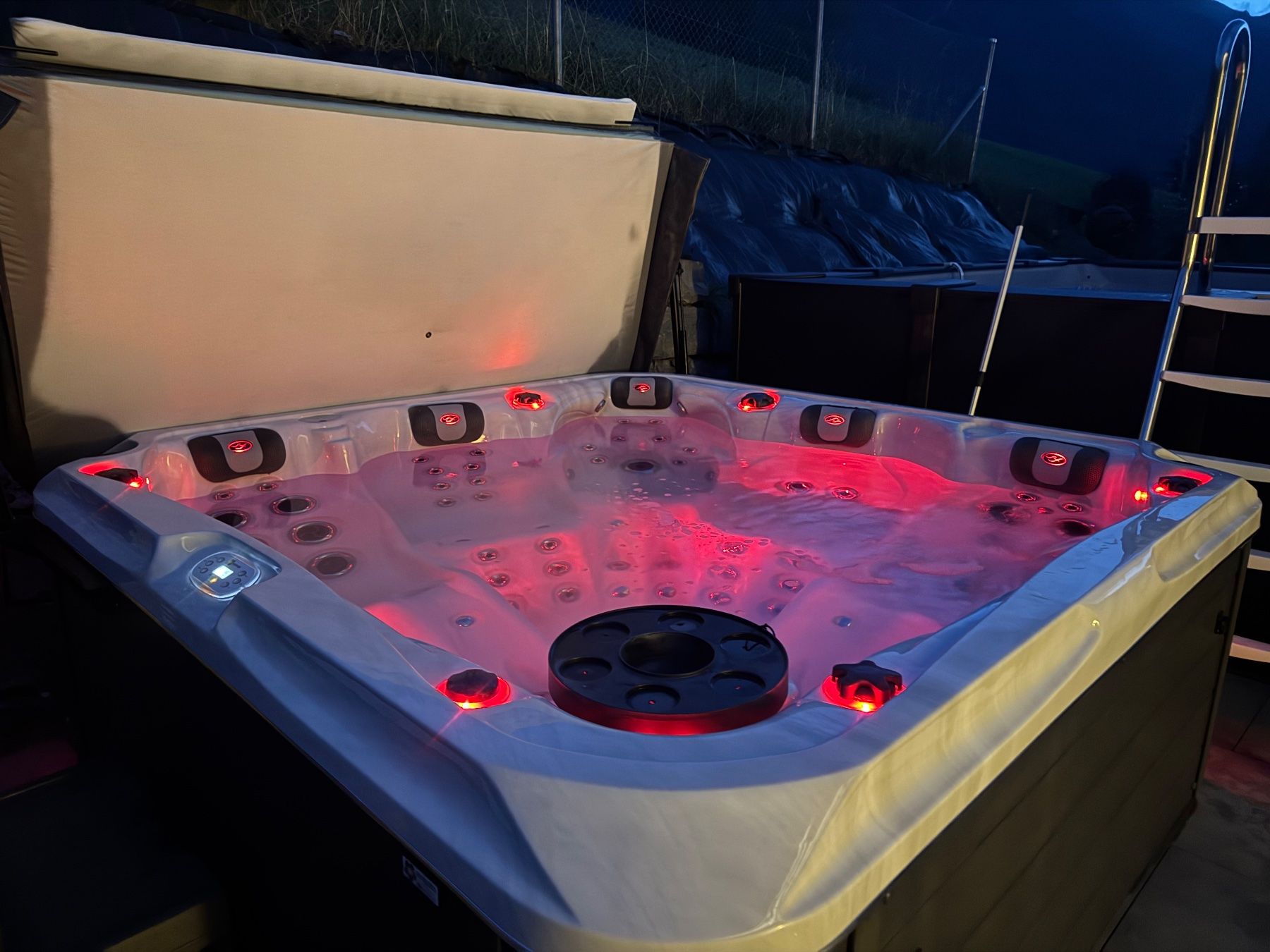 Whirlpool: Whirlpool Malibu Premium Version von Arrigato – Usato da Höfen b. Thun venduto da Tradeseller 7
