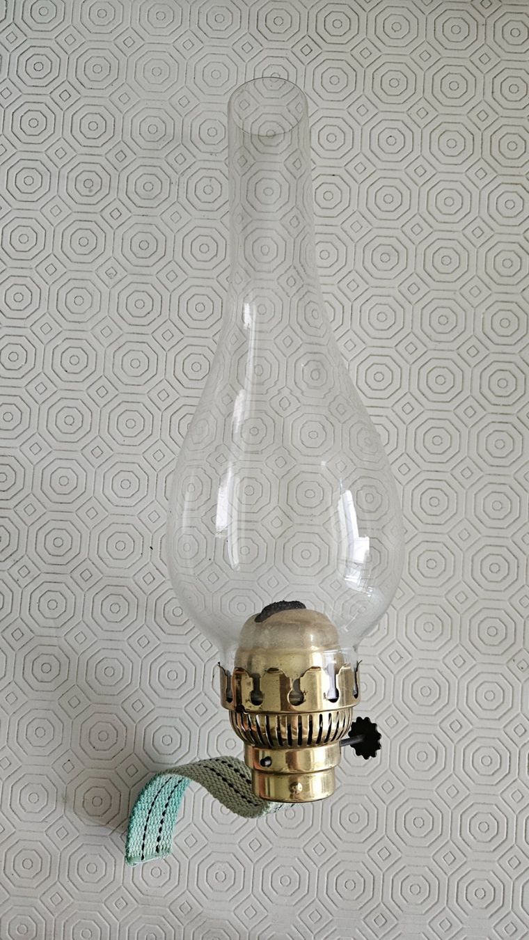 Lampade: Supporto e vetro lampada ad olio (senza base) – Usato da Melano venduto da H-Sara