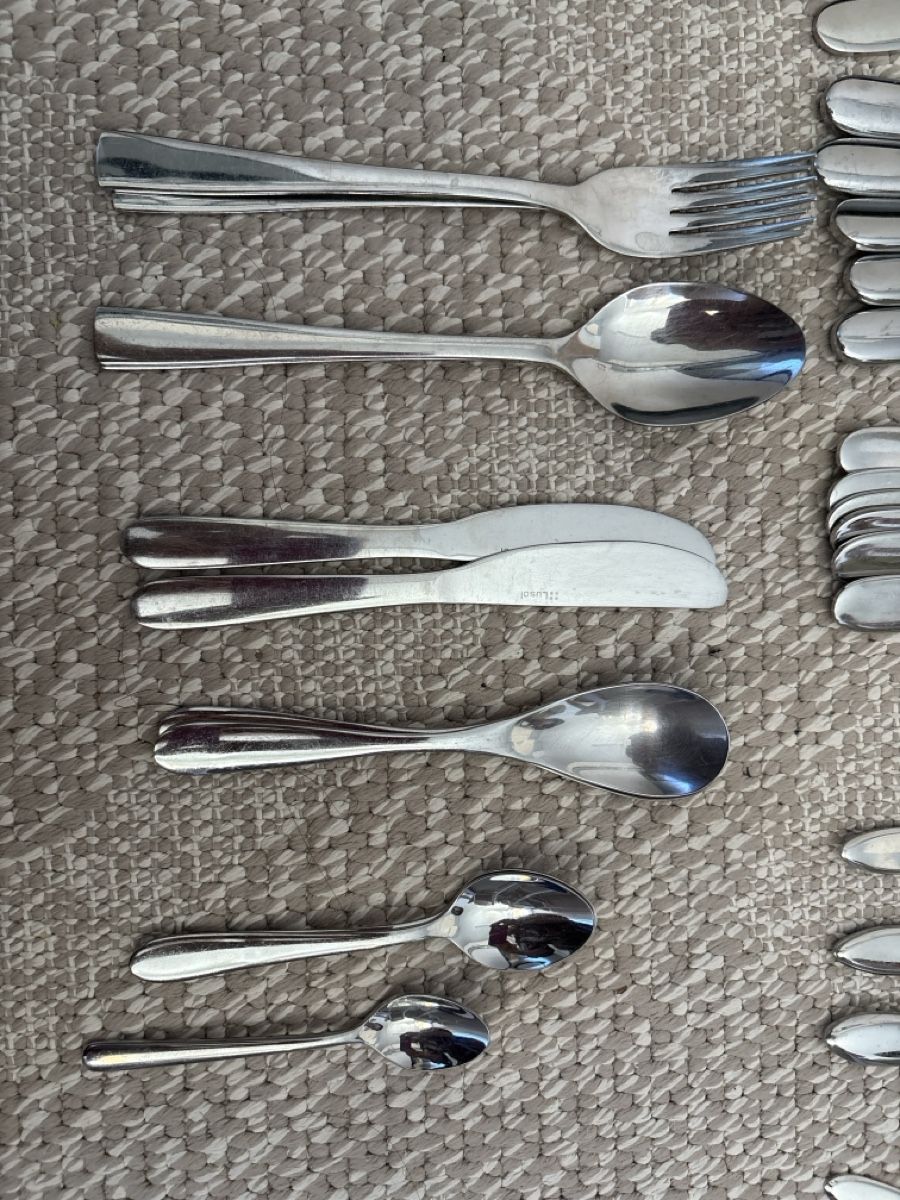 Set di posate: Besteck Metall 33 Stck. Gebrauchter Zustand – Usato da Luzern venduto da One0911 1