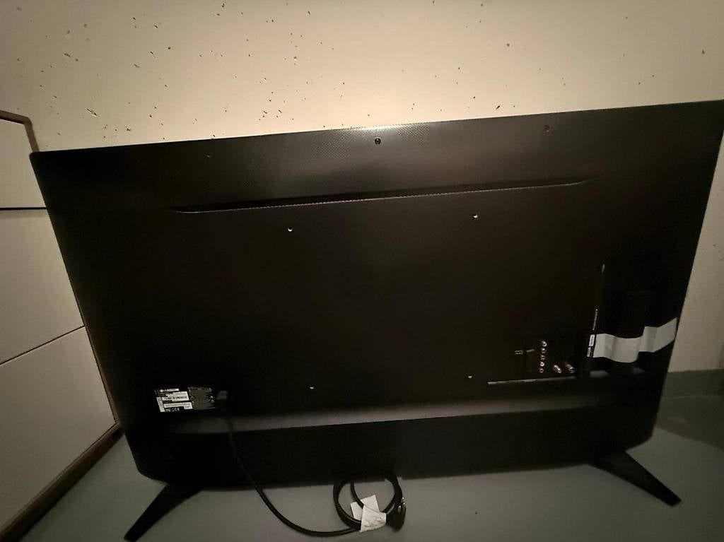Appareils TV: LG Téléviseur 49 pouces – D'occasion à Begnins par sil_t5c2 1