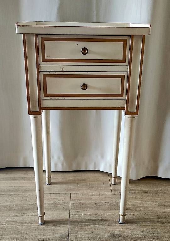 Tables de nuit: Commode - table de chevet – D'occasion à Biel/Bienne par Mysa51