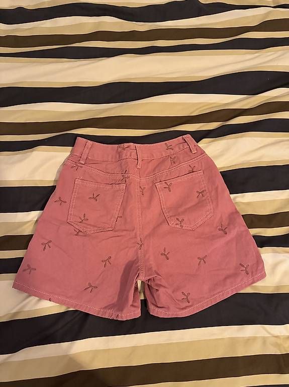 Pantalons: Short taille S  – D'occasion à Genève par dia_w9qp 1