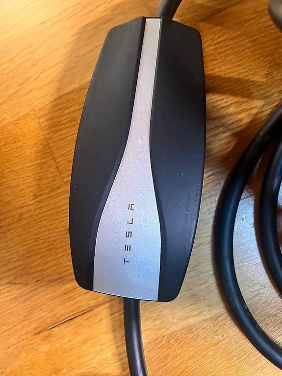 Tesla Batterie-Ladegeräte: Chargeur Tesla UMC2 (Gen 2) – Gebraucht aus Bursinel von Blinkers 3