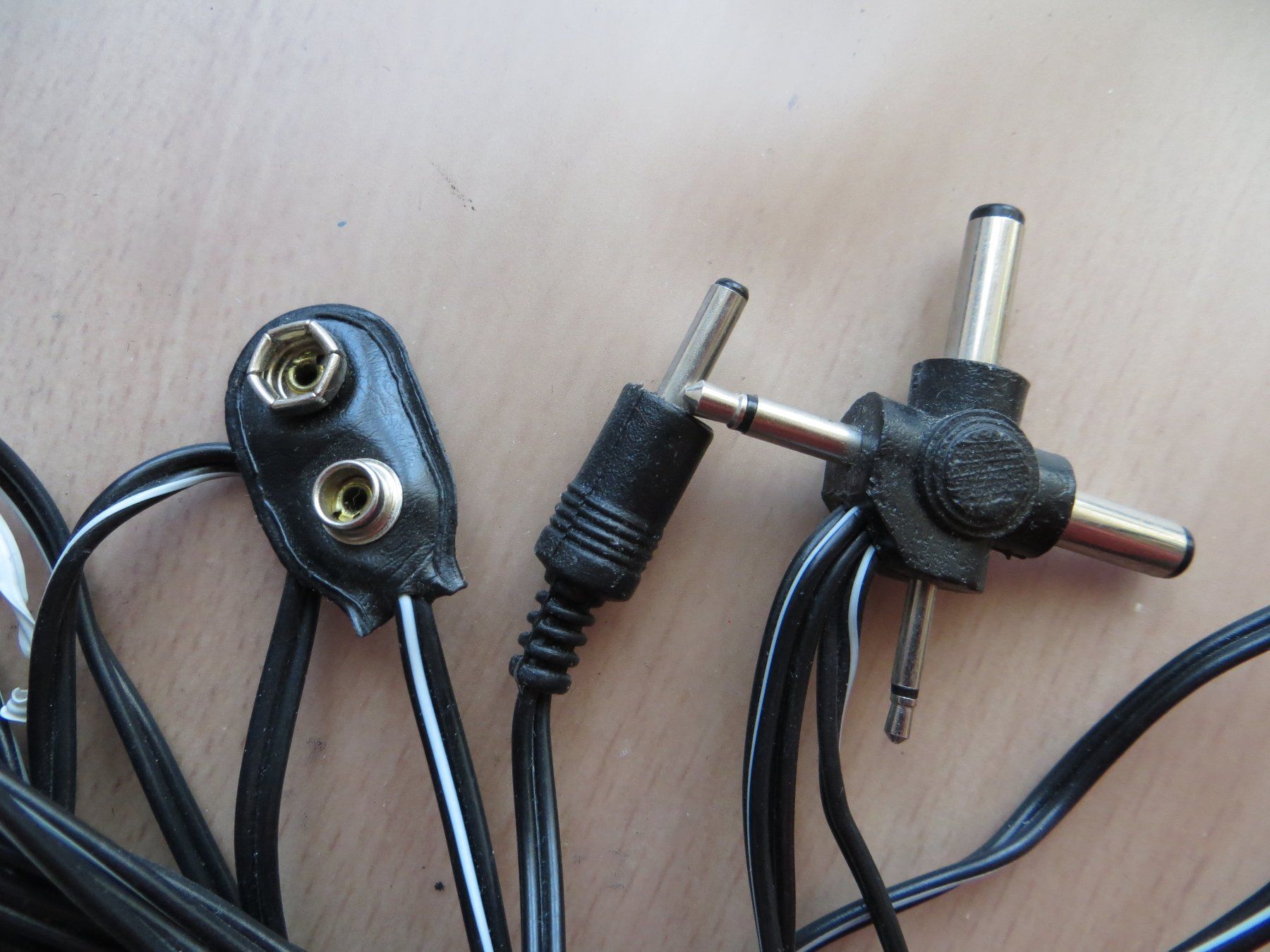 Voltcraft Caricabatterie: Stecker-Ladegerät Marke Voltcraft 3 - 12V – Usato da Luzern venduto da Baumli1 5