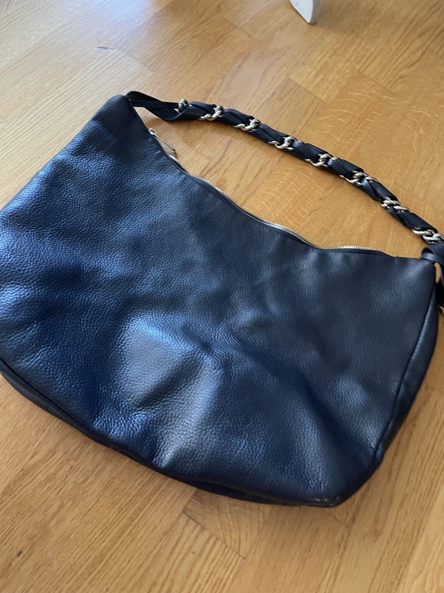 Borse da donna: Tasche/ Schwarze Ledertasche mit silberner Kette – Usato da Rüschlikon venduto da Lajniii 5