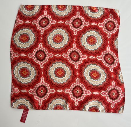 L’OREAL Luxe Scarf red patterned new