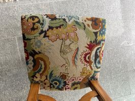 Set aus 4 Holzstühlen mit Gobelinbezug