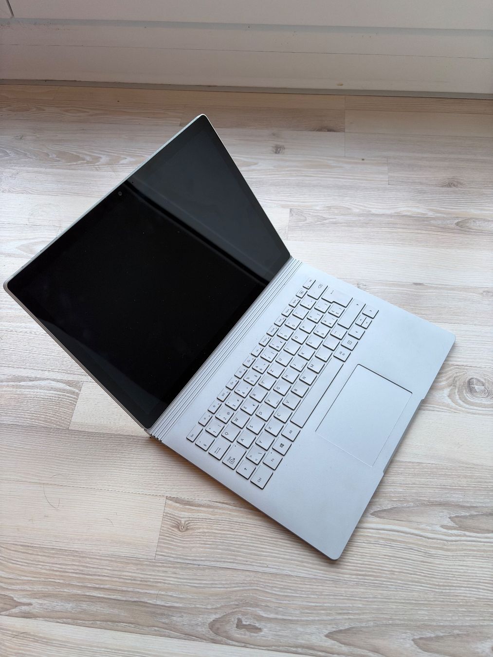 Microsoft Notebook: Microsoft Surface Book 2 – Usato da Bünzen venduto da Cozmo82