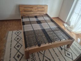 Bett 1.40m*2.00m inkl.verstellbarem Lattenrost
