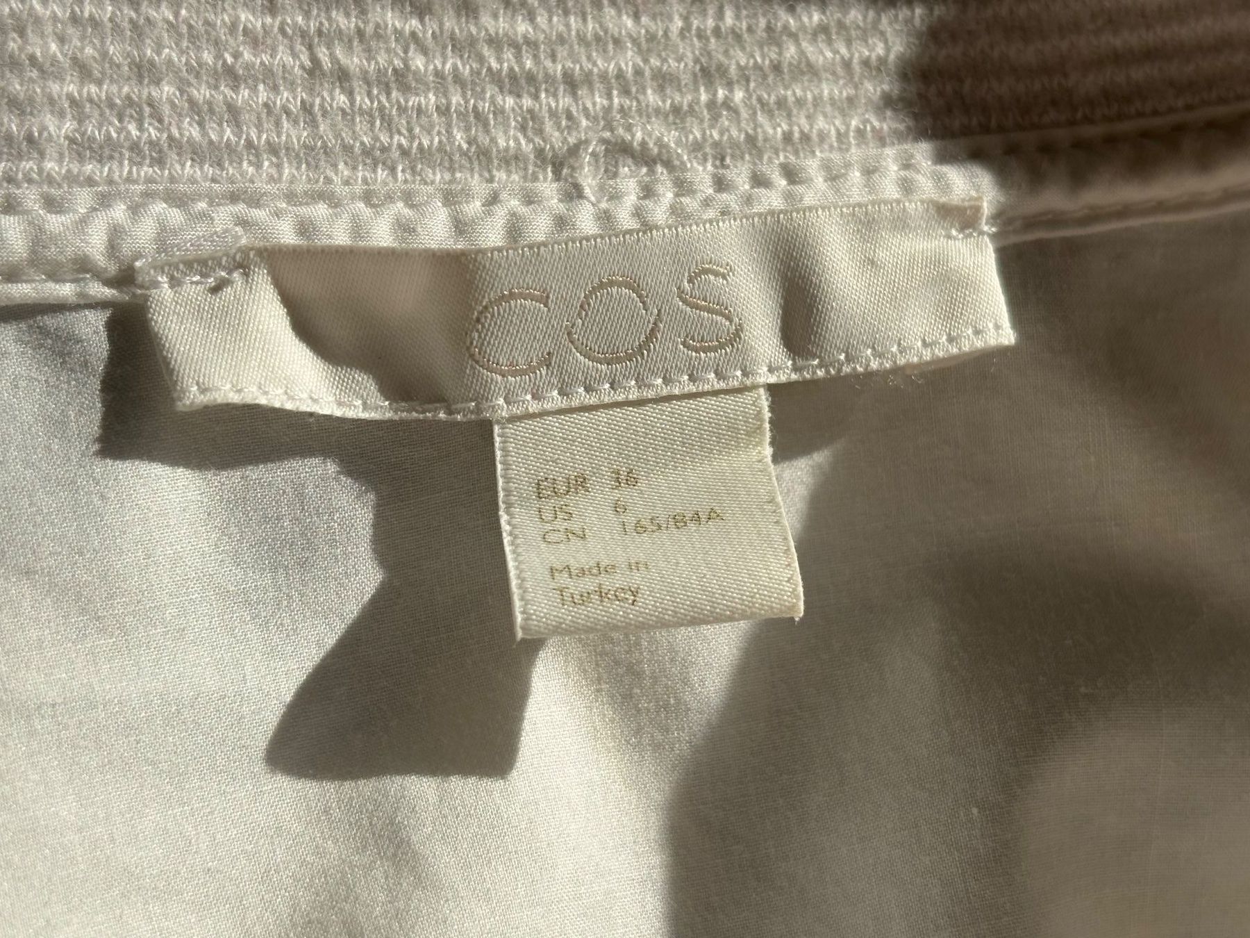 Cos Blusen: COS weisse Bluse mit verdeckter Knopfleiste Gr. 36 – Gebraucht aus Zürich von missmodernage 3