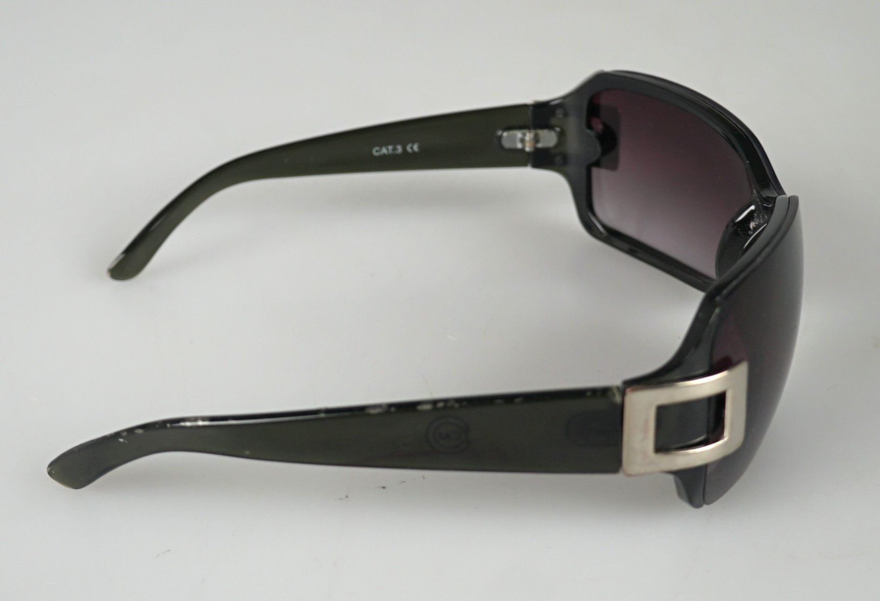 Occhiali & Lenti: Moderne Sonnenbrille – Usato da Volketswil venduto da brockipfannenstil 2