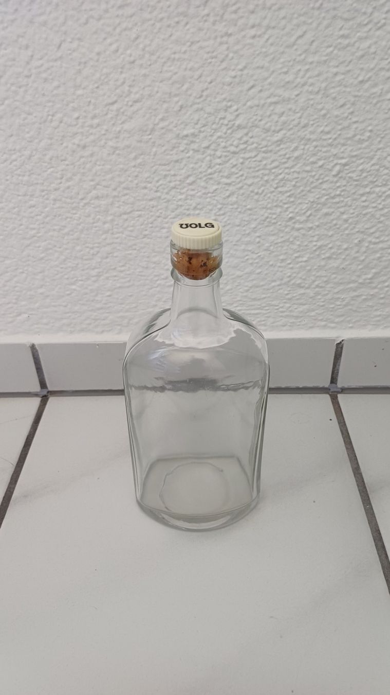 Apparecchiature e tecnologia a gas: Alte Glasflasche VOLG mit Korken – Usato da Neftenbach venduto da QuiQuo