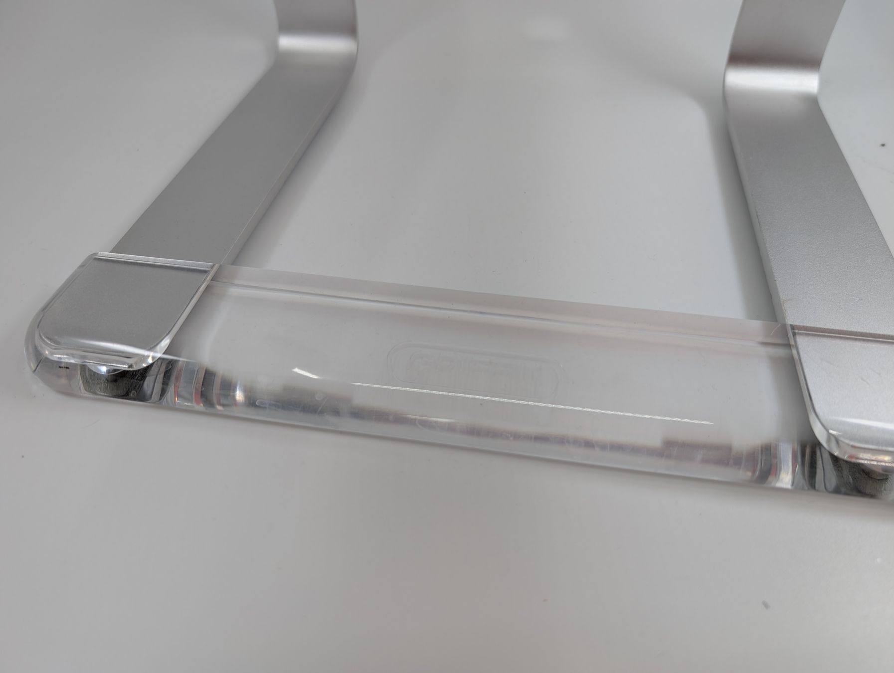 Racks & Cavalletti: Support Griffin Elevator pour ordinateur portable / MacBook  – Usato da Lutry venduto da Brocantosaurus 1