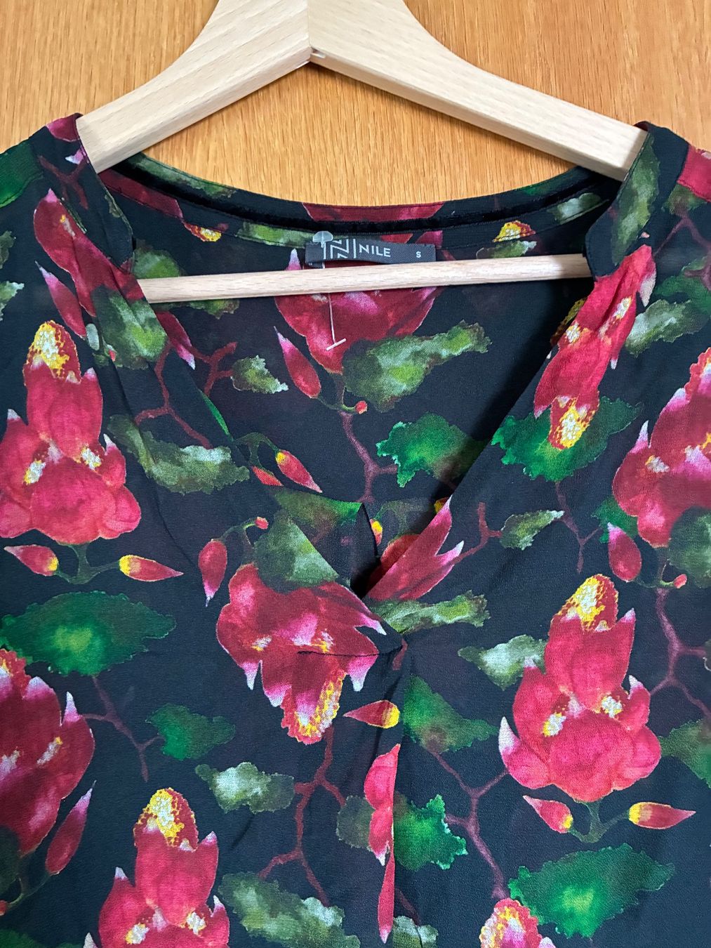 Nile Camicette: Bluse Nile Blumenmuster,  Grösse S – Usato da Bättwil venduto da tre_tj9g 1