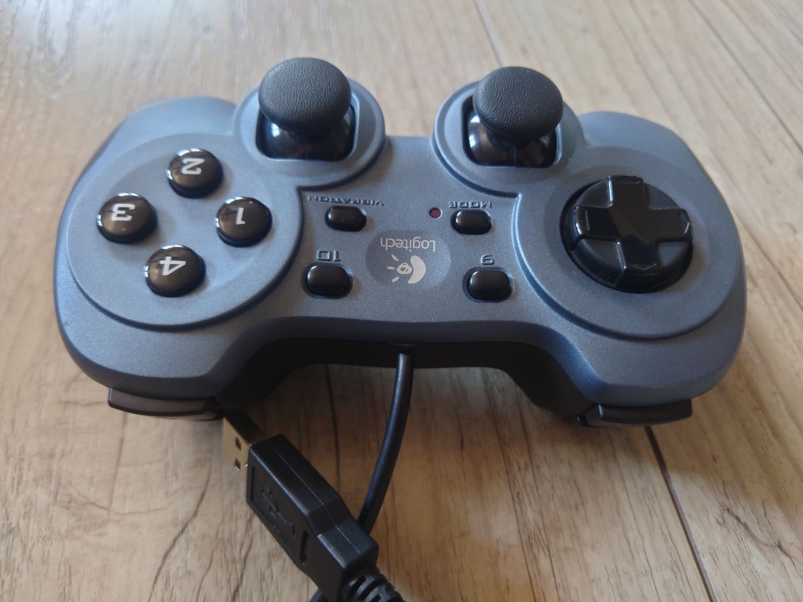 Logitech Controller: Logitech RumblePad 2 Gamepad guter Zustand – Usato da Wettingen venduto da l_i500 5