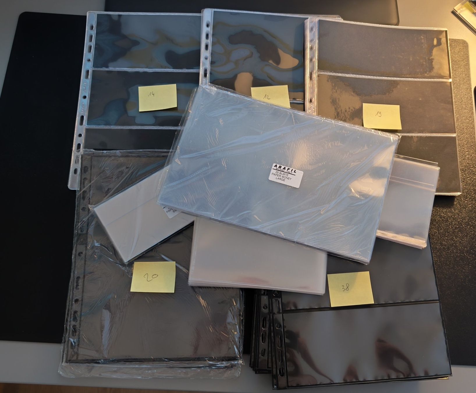 Banconote: Konvolut numismatischer Accessoires – Usato da Mendrisio venduto da Dee-11