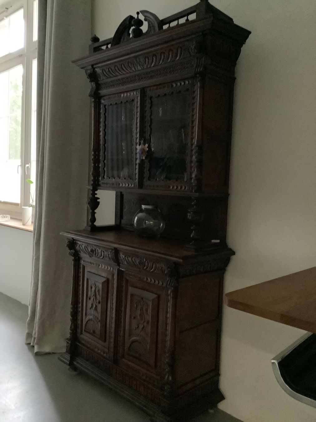 Credenze: Antiker Buffetschrank, dunkles Holz – Usato da Freienbach venduto da Elenaheinz 4