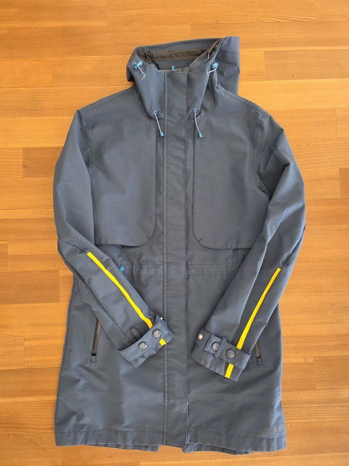 Sherpa Jacken: Sherpa Regenjacke - Gr. S – Gebraucht aus Meggen von Scollection
