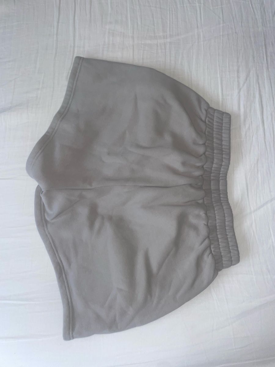 Pantaloni: Hoaka Shorts Grau – Usato da Fribourg venduto da aes_5rgt 1