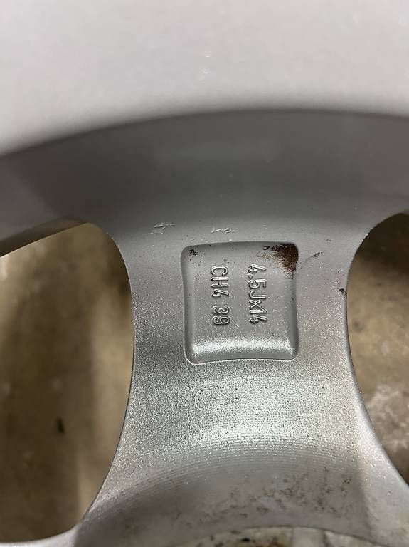 Peugeot Pneumatici & Ruote complete: Peugeot 108 Alufelgen – Usato da freienbach venduto da gatuzo 4