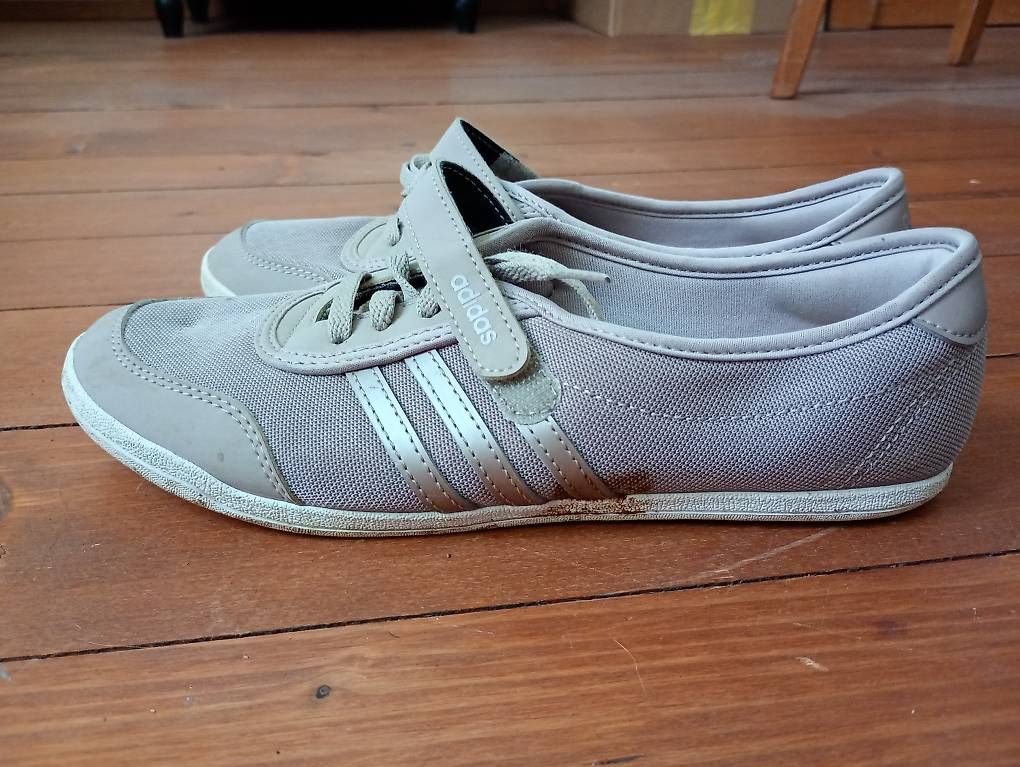 Damenschuhe: Adidas Schuhe – Gebraucht aus Gelterkinden von leo_9z8m
