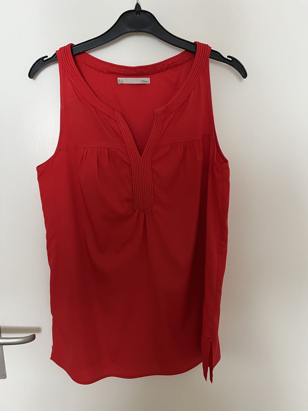 Top: SFERA Red Top EUR M – Usato da Horgen venduto da linuxrp