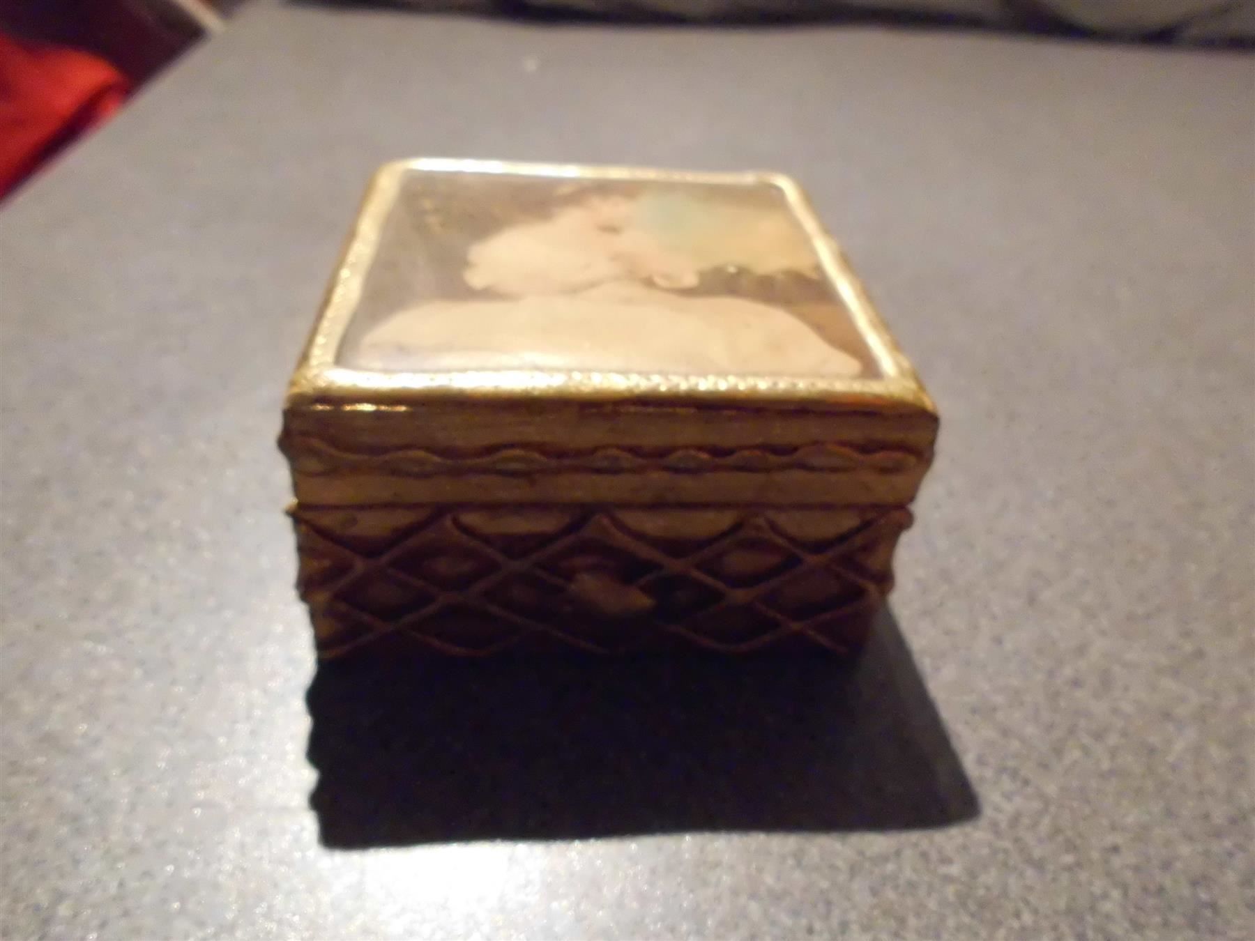 Portagioie: Dose Holz mit Bilchen Mädchen, goldfarbi – Usato da Zürich venduto da abraxas1291 1