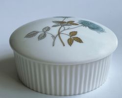 VINTAGE*DECKELDOSE*WEDGWOOD*BONE CHINA*ICE ROSE*ENGLAND*****