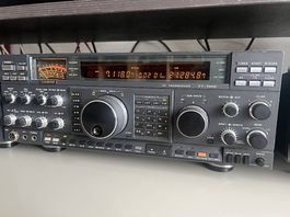 Yaesu Ft-1000D 