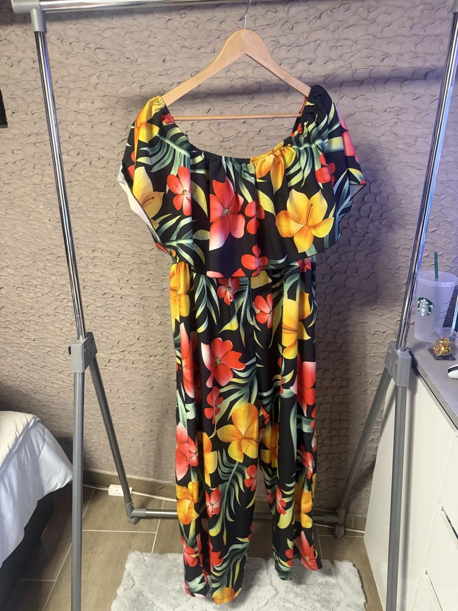 Tute: Combinaison à fleurs multicolore, état neuf – Usato da St-Séverin venduto da zoe_28p5 1