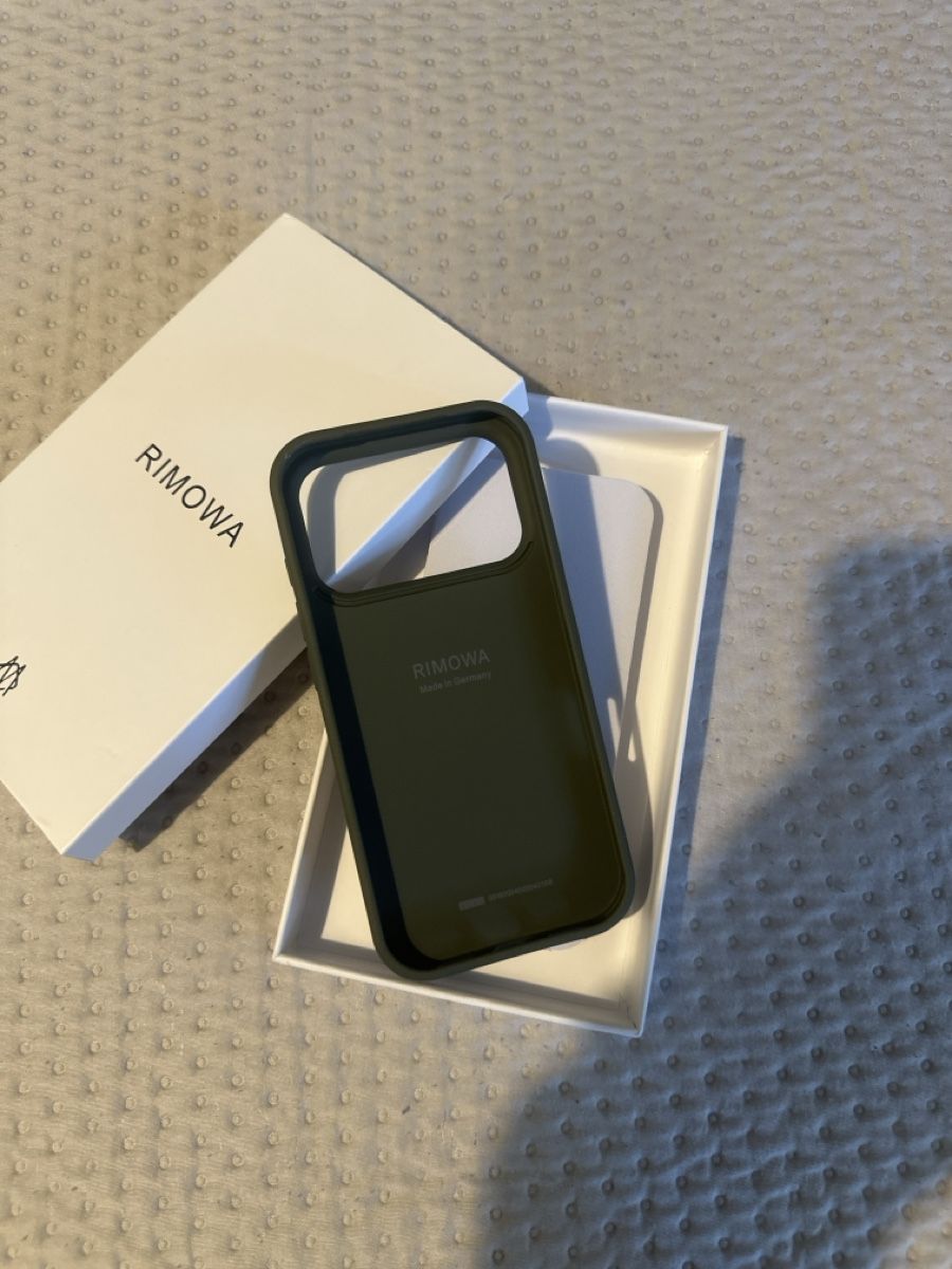 Apple Coques & Protection écran: Coque iPhone 17 Pro RIMOWA – Neuf avec emballage d'origine à Renens VD par acc_x6fw 1