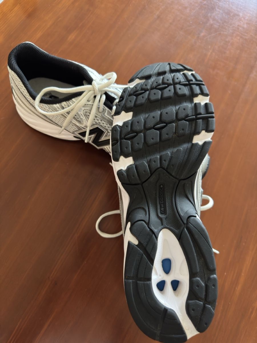 New Balance Scarpe da uomo: New Balance U740 Silver. – Nuovo (secondo la descrizione) da St Gallen venduto da MxxA 3