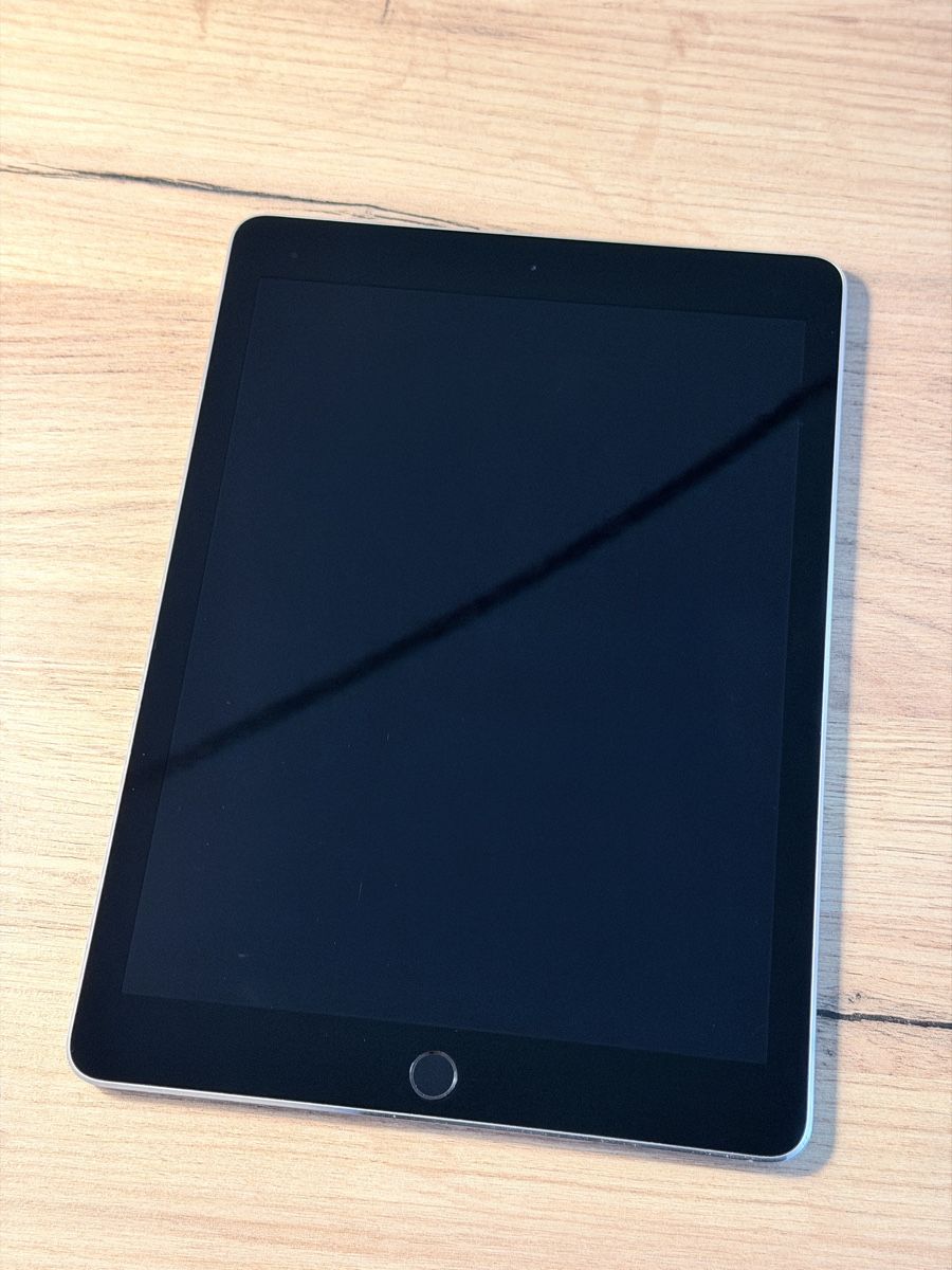 Apple Tablet PC: Apple iPad Pro 9.7" WLAN 32GB Space Gray incl. Case – Usato da Waldkirch venduto da ItaloFam 1