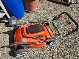 Husqvarna Akkurasenmäher mit Akku/Ladegerät OVP, alle Infos