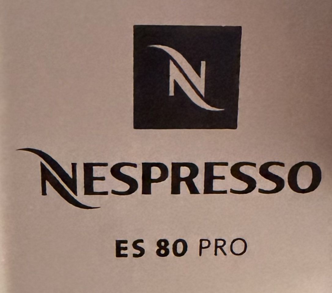 Nespresso Kaffeemaschinen & Espressomaschinen: Nespresso ES 80 Pro – Gebraucht aus Lätti von hresel 3