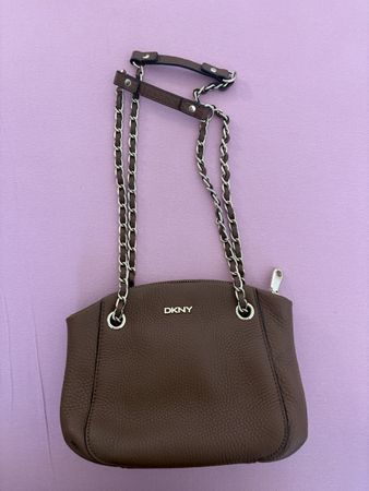 DKNY Handtasche braun mit Kettenträger neuwertig