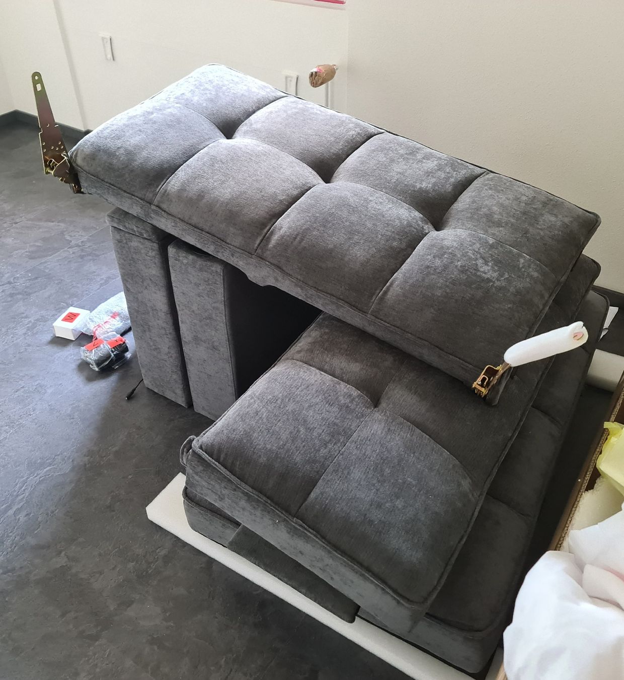Divani: Schlafsofa grau-> Neupreis; CHF 492.- – Nuovo e nell'imballaggio originale da Rüti ZH venduto da dynastar6 7