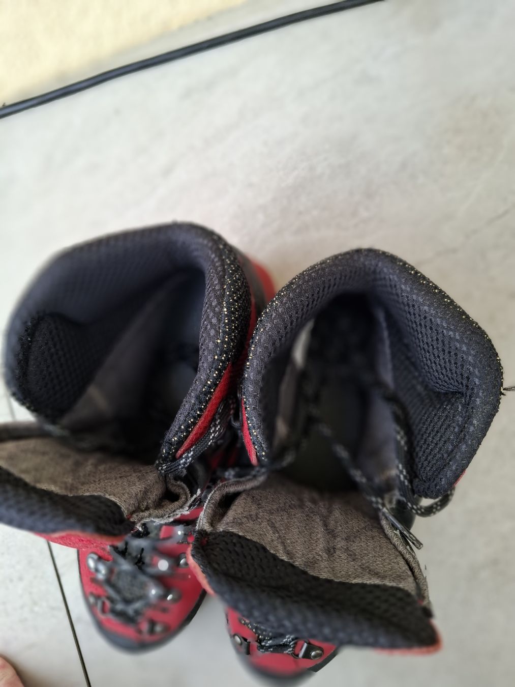 Scarpe da uomo: Rote SALTIC Bergstiefel Wanderschuhe Grösse 37.5  – Usato da Dörflingen venduto da Sander 5