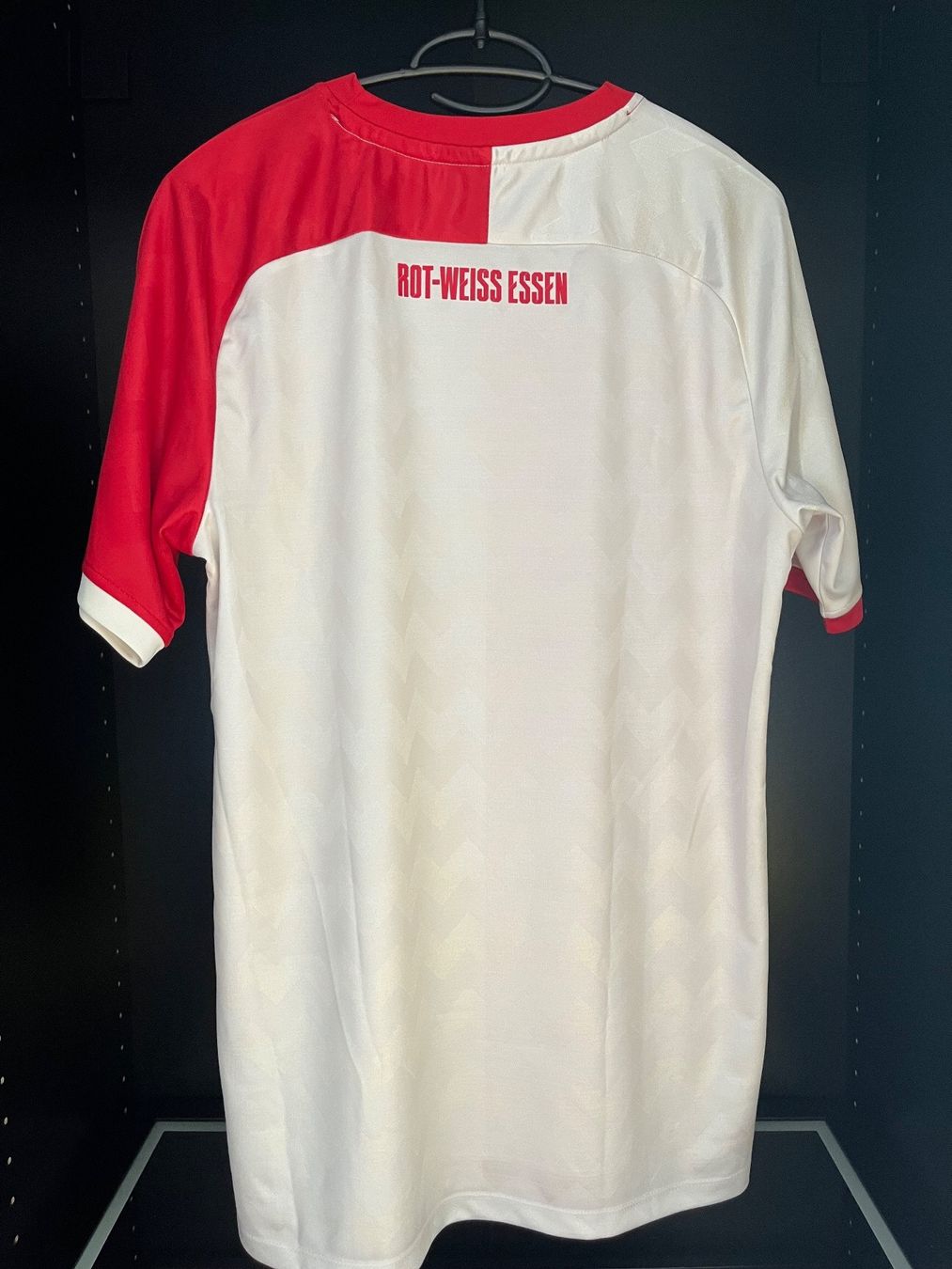 Jako Leibchen & Hosen: Rot-Weiss Essen Sondertrikot – Neu (gemäss Beschreibung) aus Näfels von dom_9p7f 1