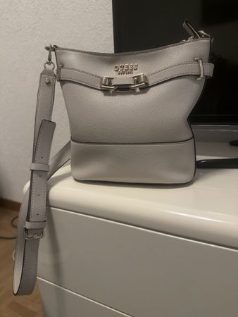 Sac bandoulière Guess gris clair